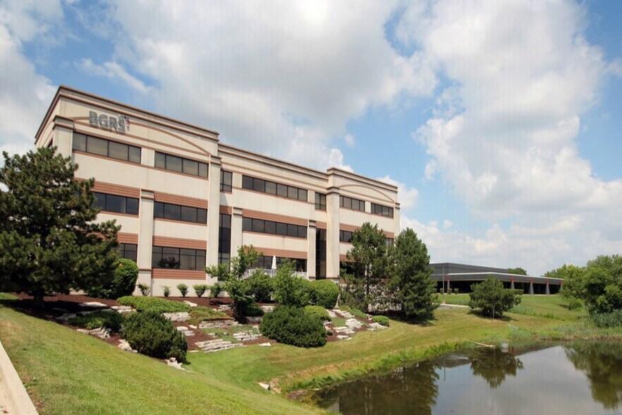 More Photos Of 150 Harvester Dr, Burr Ridge Office For Lease
