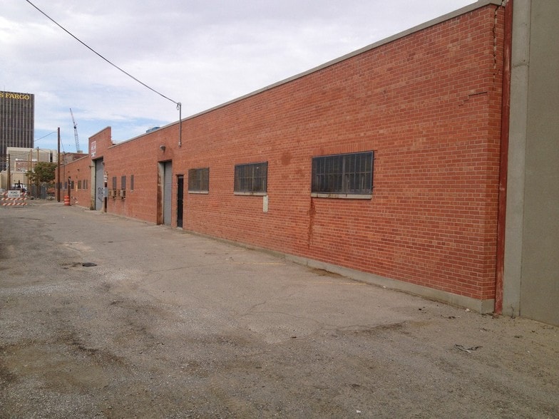 More Photos Of 220 N Saint Vrain St, El Paso Light Distribution For Sale