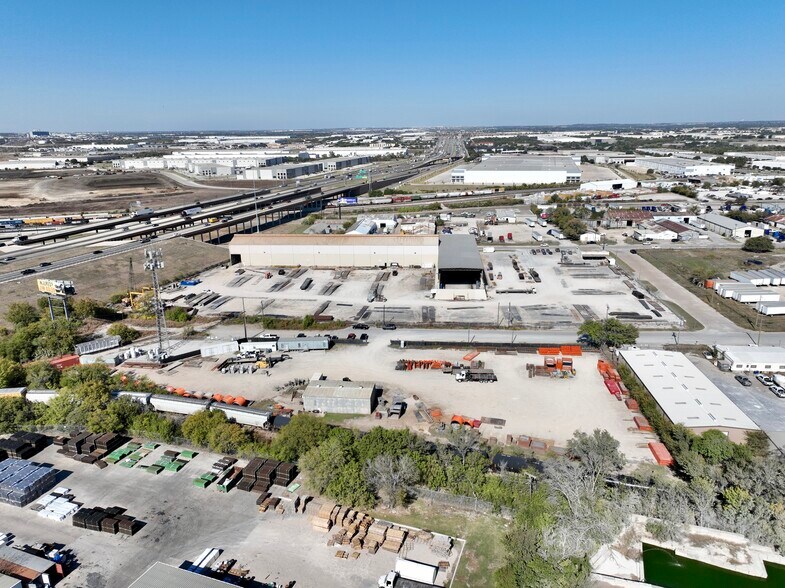 More Photos Of 2420 NE 35th St, Fort Worth Service For Lease