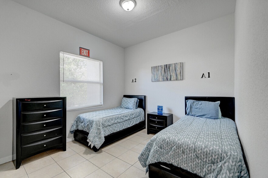 More Photos Of 350 W Pine St, Lantana Dormitory For Sale