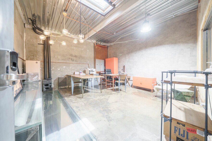 More Photos Of 1517 S Western Ave, Los Angeles Freestanding For Sale