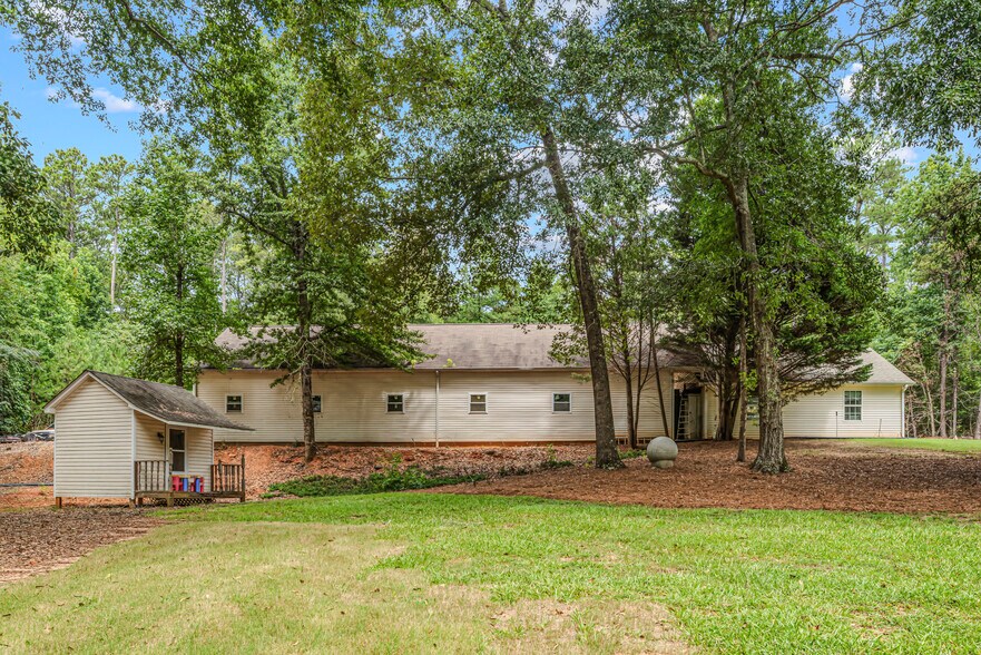 More Photos Of 170 St Gabriel Way, Fayetteville Light Manufacturing For Sale