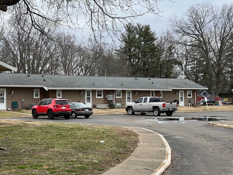 More Photos Of 1450 Luther Sq, Evansville Apartments For Sale