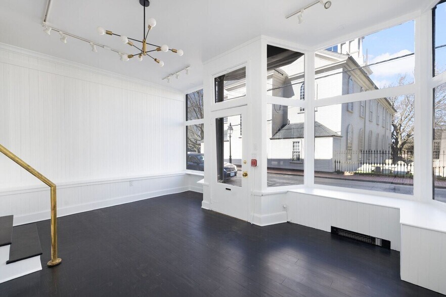 More Photos Of 138 Spring St, Newport Storefront Retail Office For Sale