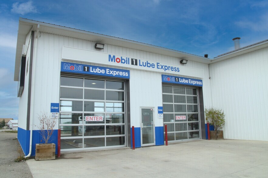 More Photos Of 102 Joblin St, Hinton Warehouse For Sale