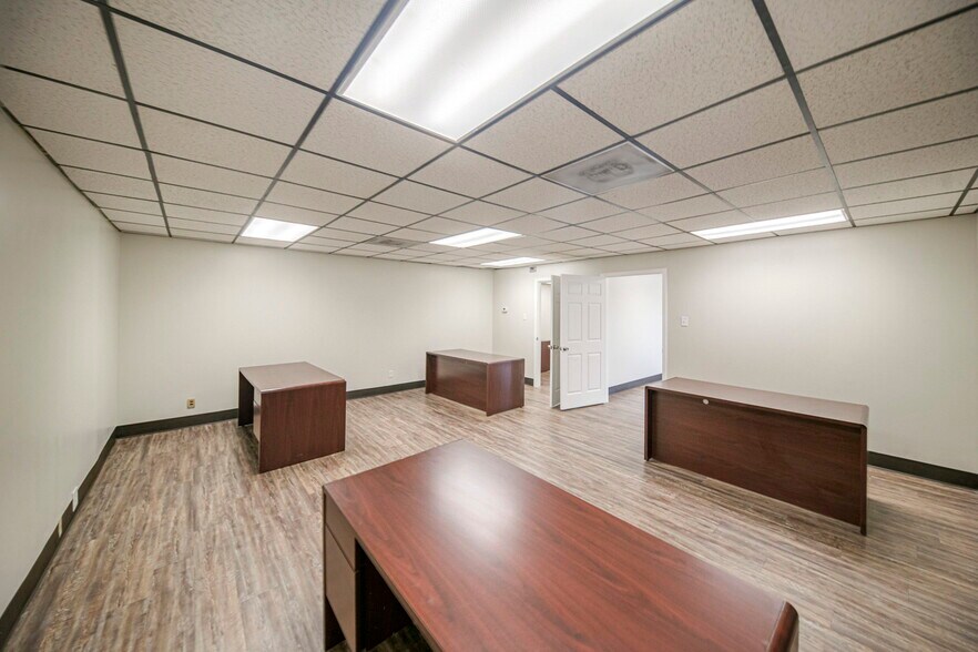 More Photos Of 1410 Rankin Hwy, Midland Office For Sale