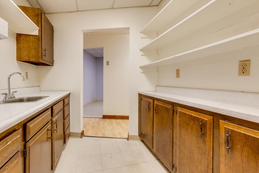 More Photos Of 6300 Forward Ave, Pittsburgh Storefront Retail Residential For Lease