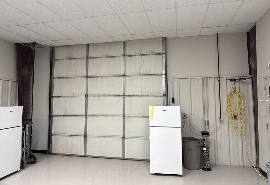 More Photos Of 7121 Statesville Rd, Charlotte Distribution For Lease