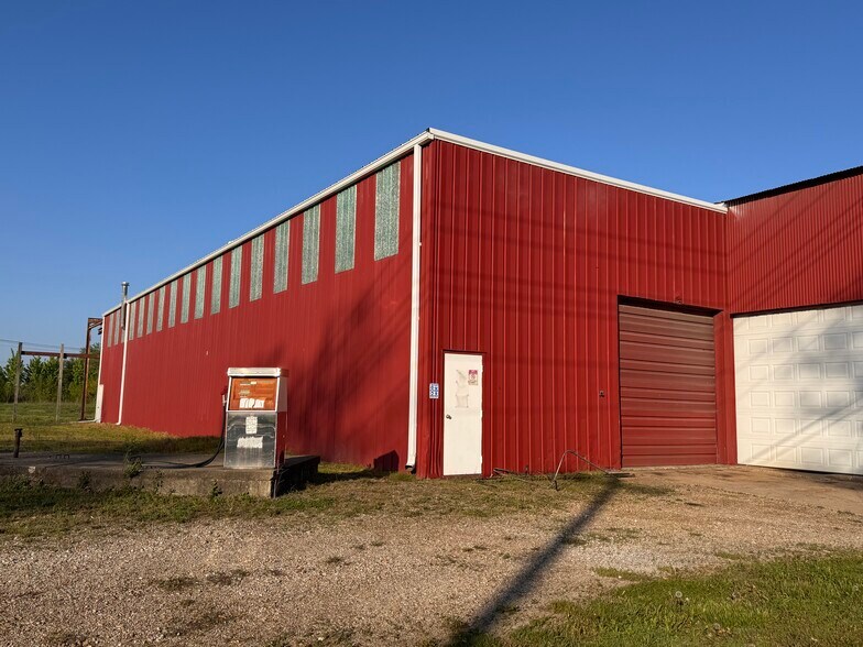 More Photos Of 400 Davis Street, Bushnell Manufacturing For Sale