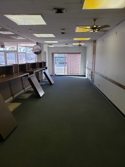 More Photos Of 7600 W 63rd St, Summit General Retail For Sale