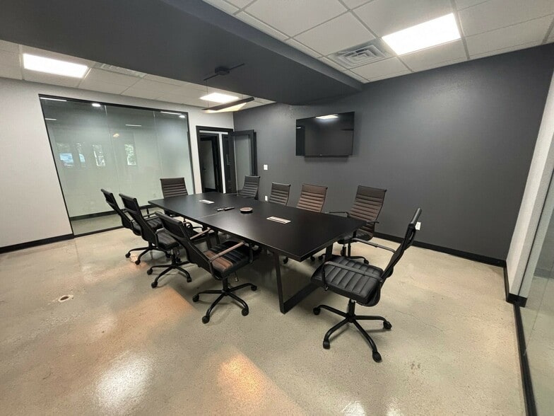 More Photos Of 7177 Hickman Rd, Urbandale Office For Sale