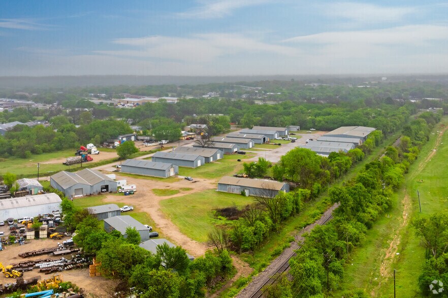 More Photos Of 222 Valley Ln, Kennedale Unknown For Lease