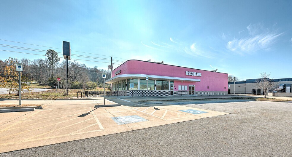 More Photos Of 4280 W Martin Luther King Blvd, Fayetteville Restaurant For Sale