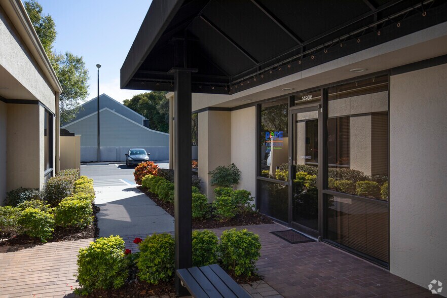 More Photos Of 14902 Winding Creek Ct, Tampa Medical For Lease