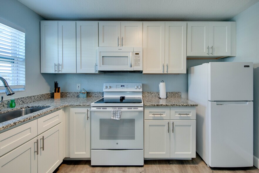 More Photos Of 12321 Gulf Blvd, Treasure Island Hospitality For Sale