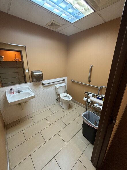 More Photos Of 15 Newark Ave, Belleville Medical For Lease