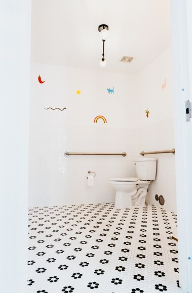 More Photos Of 1401 E Cesar Chavez St, Austin Auto Repair For Lease