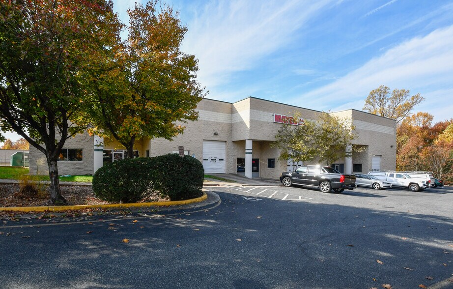 Primary Photo Of 12 Commerce Pky, Fredericksburg Flex For Lease