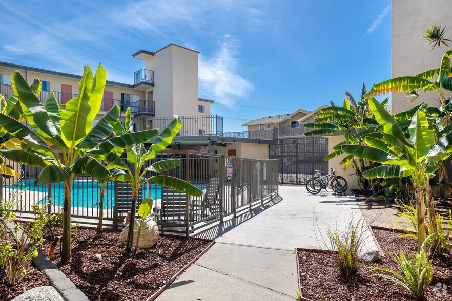 More Photos Of 2700 Ellendale Pl, Los Angeles Apartments For Sale