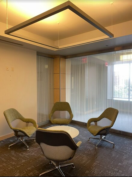 More Photos Of 112 W Jefferson Blvd, South Bend Office For Lease