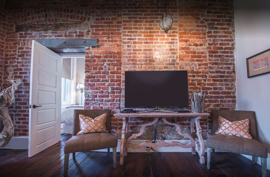 More Photos Of 36 Broadway St, Asheville Hotel For Sale