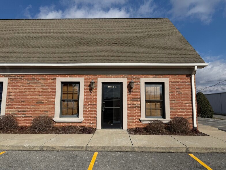 More Photos Of 127 Bob Fitz Rd, Gray Medical For Lease