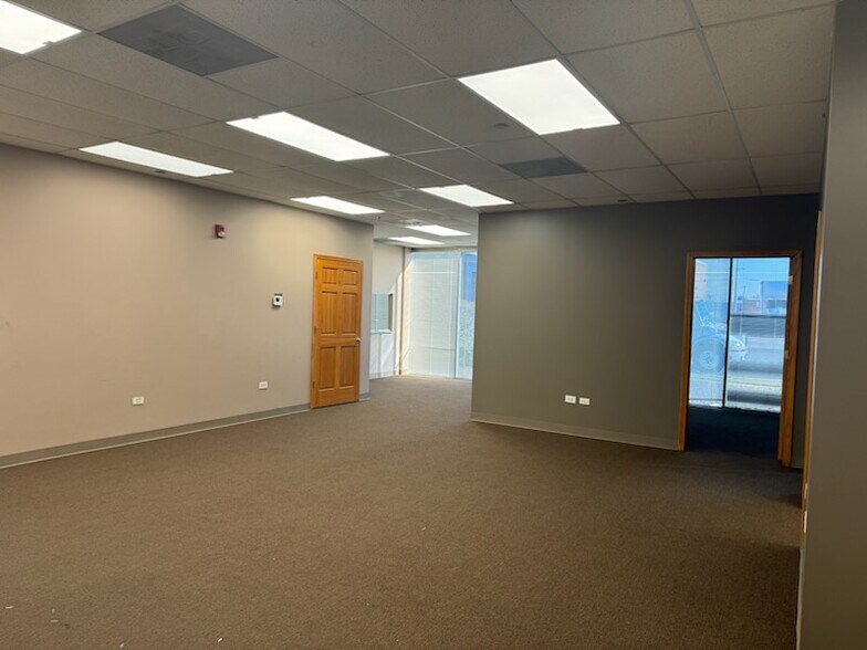 More Photos Of 1810 Estes Ave, Elk Grove Village Warehouse For Lease