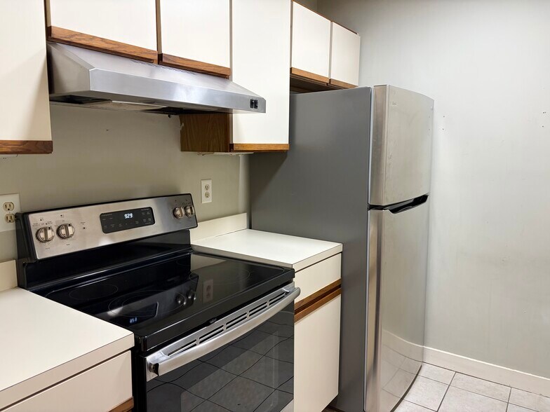 More Photos Of 46 State St, Charleston Office Residential For Lease