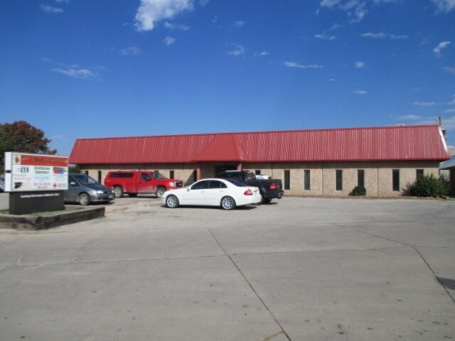 Primary Photo Of 205 W Hartford Ave, Ponca City Office For Lease