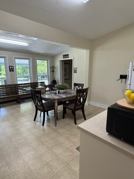 More Photos Of 159 S College St, Hamilton Office For Sale