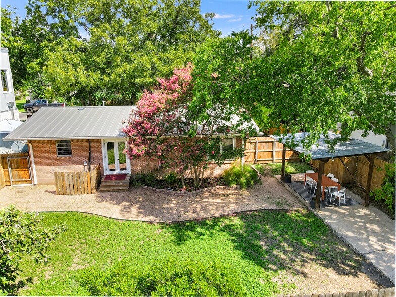 More Photos Of 2117 Shoalmont Dr, Austin Office Residential For Sale