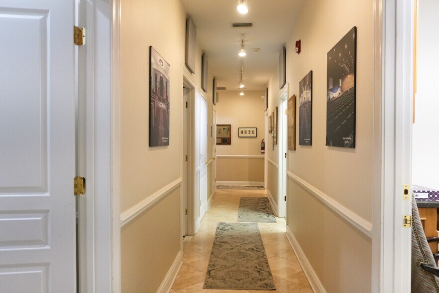 More Photos Of 1725 Barber Rd, Sarasota Office For Sale