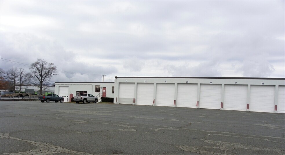 More Photos Of 1431 Bedford St, Abington Truck Terminal For Lease