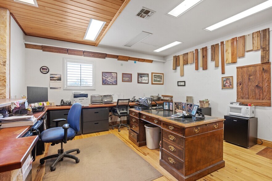 More Photos Of 2684 W US Highway 290, Fredericksburg Warehouse For Sale