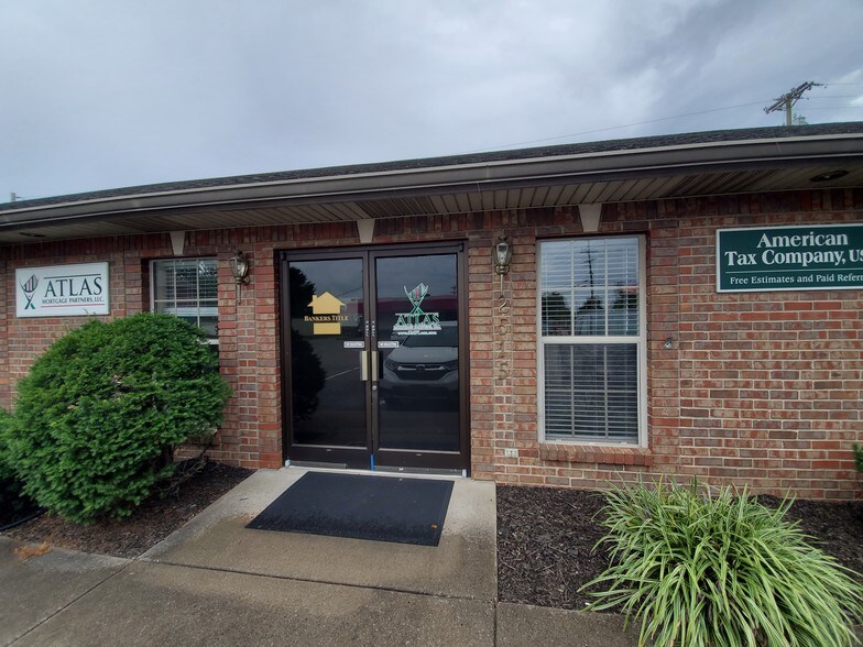 More Photos Of 2515A Wilma Rudolph, Clarksville Office For Lease