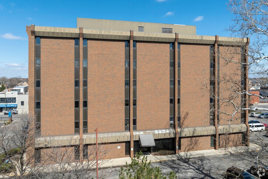 More Photos Of 4909 W Division St, Chicago Medical For Lease