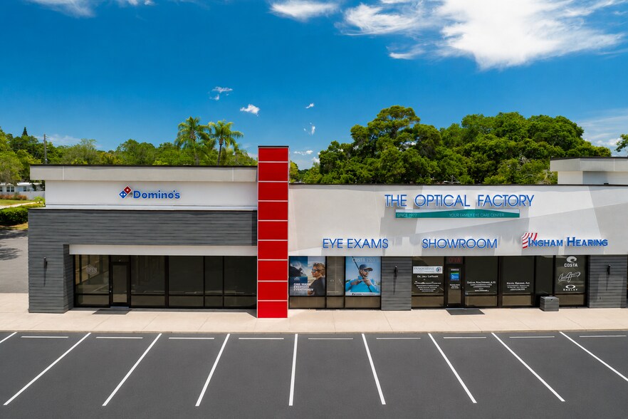 More Photos Of 800 E Bay Dr, Largo General Retail For Lease