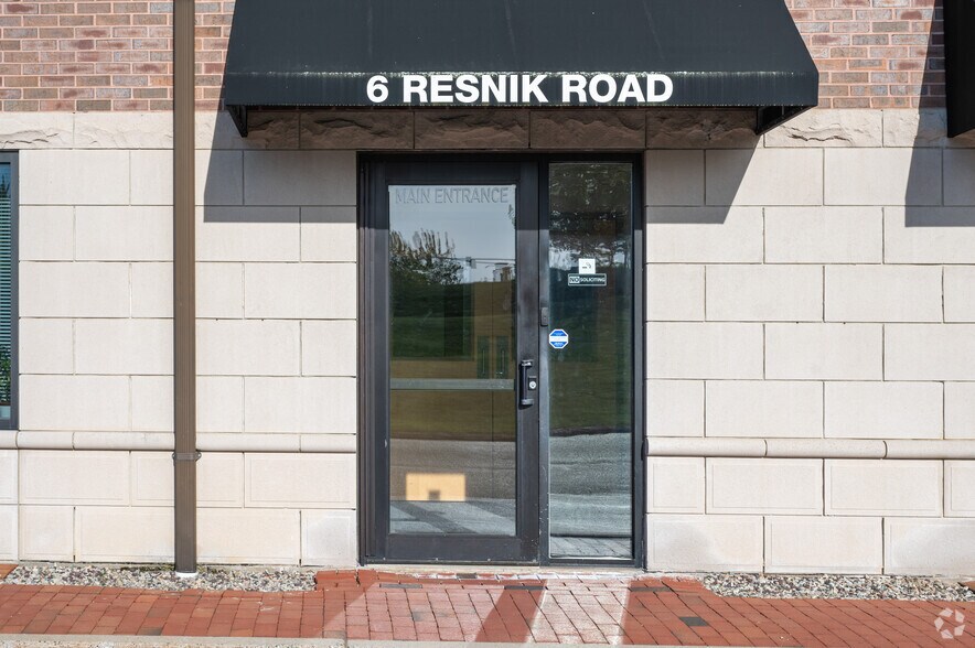 More Photos Of 6 Resnik Rd, Plymouth Office For Lease