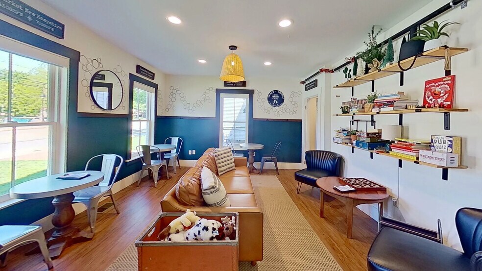 More Photos Of 15 Newmarket Rd, Durham Freestanding For Sale