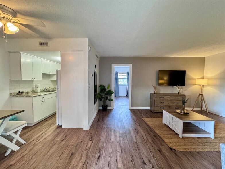 More Photos Of 202 Lucerne Ave, Lake Worth Apartments For Sale