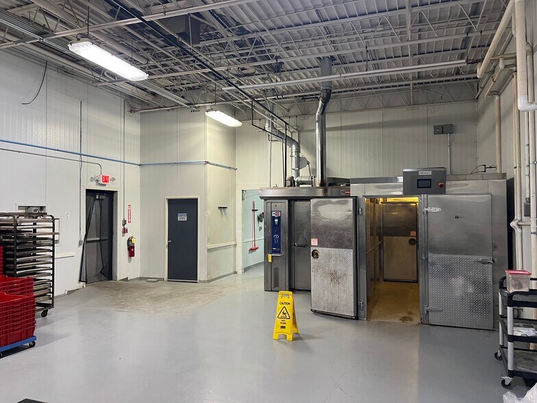 More Photos Of 4731 Bellevue St, Detroit Warehouse For Lease