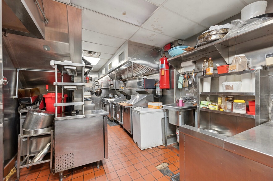 More Photos Of 222 S 15th St, Philadelphia Restaurant For Sale