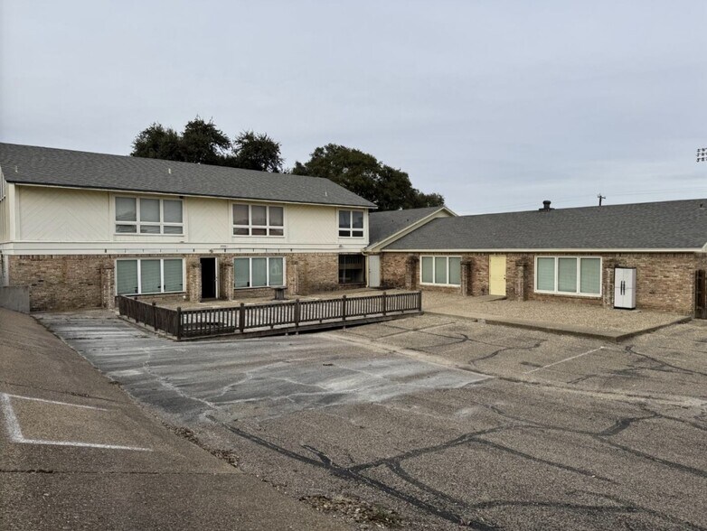 More Photos Of 2124 N 25th St, Waco Medical For Sale