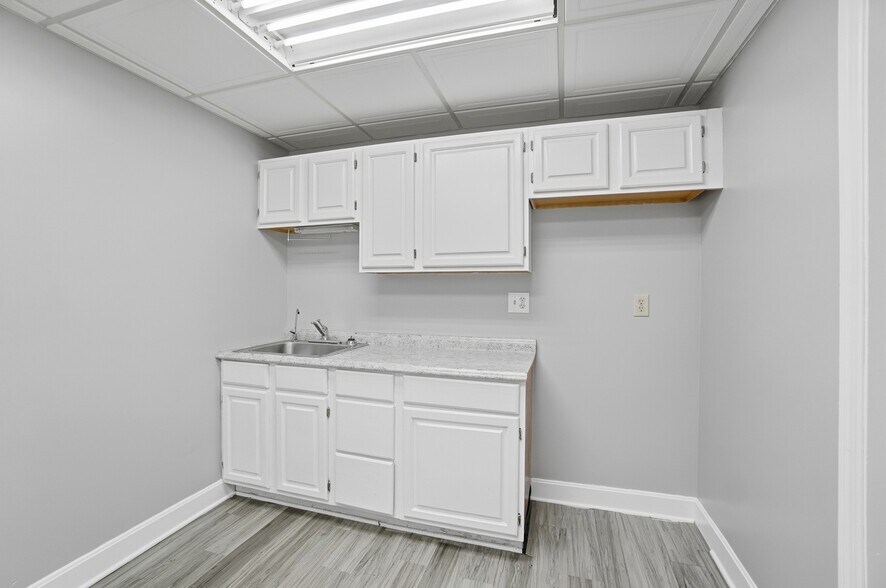 More Photos Of 4753-4759 Cornell Rd, Blue Ash Medical For Sale