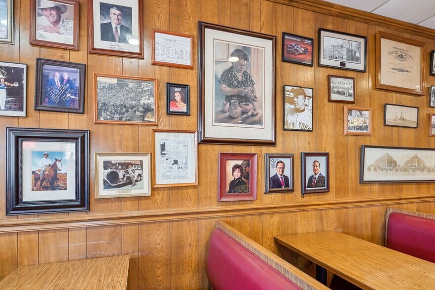 More Photos Of 319 E Illinois Ave, Vinita Restaurant For Sale