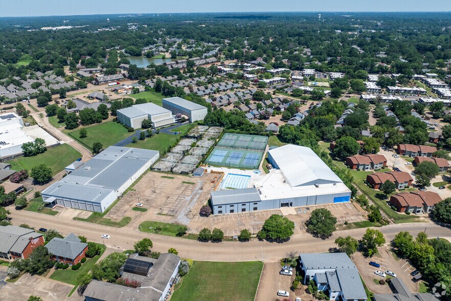 More Photos Of 46 Northtown Dr, Jackson Fitness Center For Lease