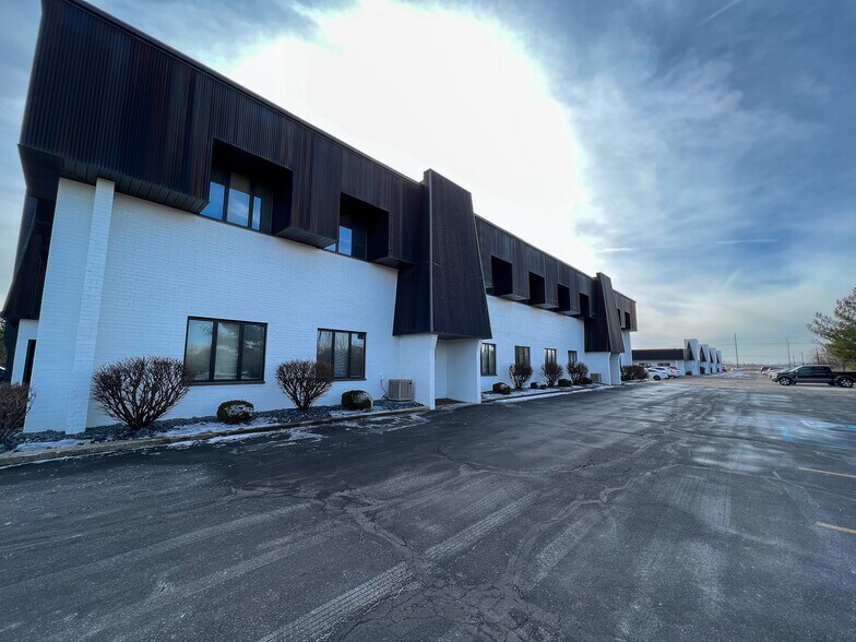 More Photos Of 9111 Broadway St, Merrillville Office For Lease