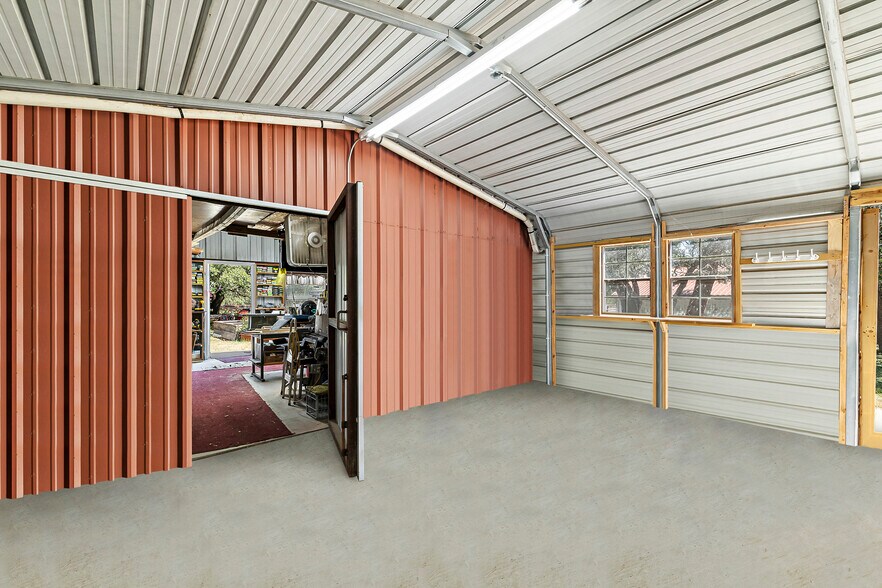 More Photos Of 3676 FM2657, Kempner Specialty For Sale