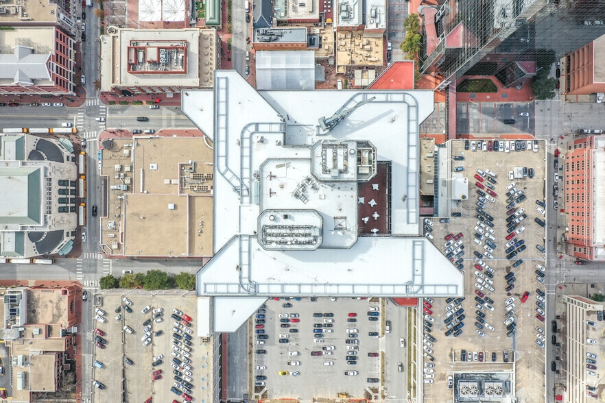 More Photos Of 301 Commerce St, Fort Worth Office For Lease