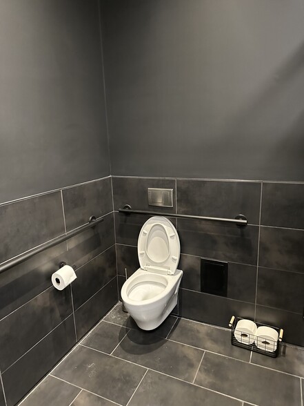 More Photos Of 5200 Wilshire Blvd, Los Angeles Apartments For Lease